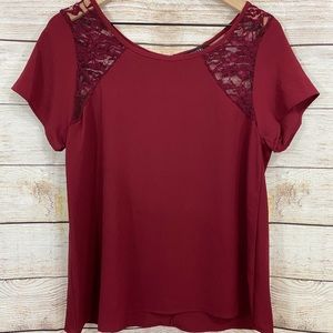 ❌SOLD❌Women’s lace shoulder top by Papermoon